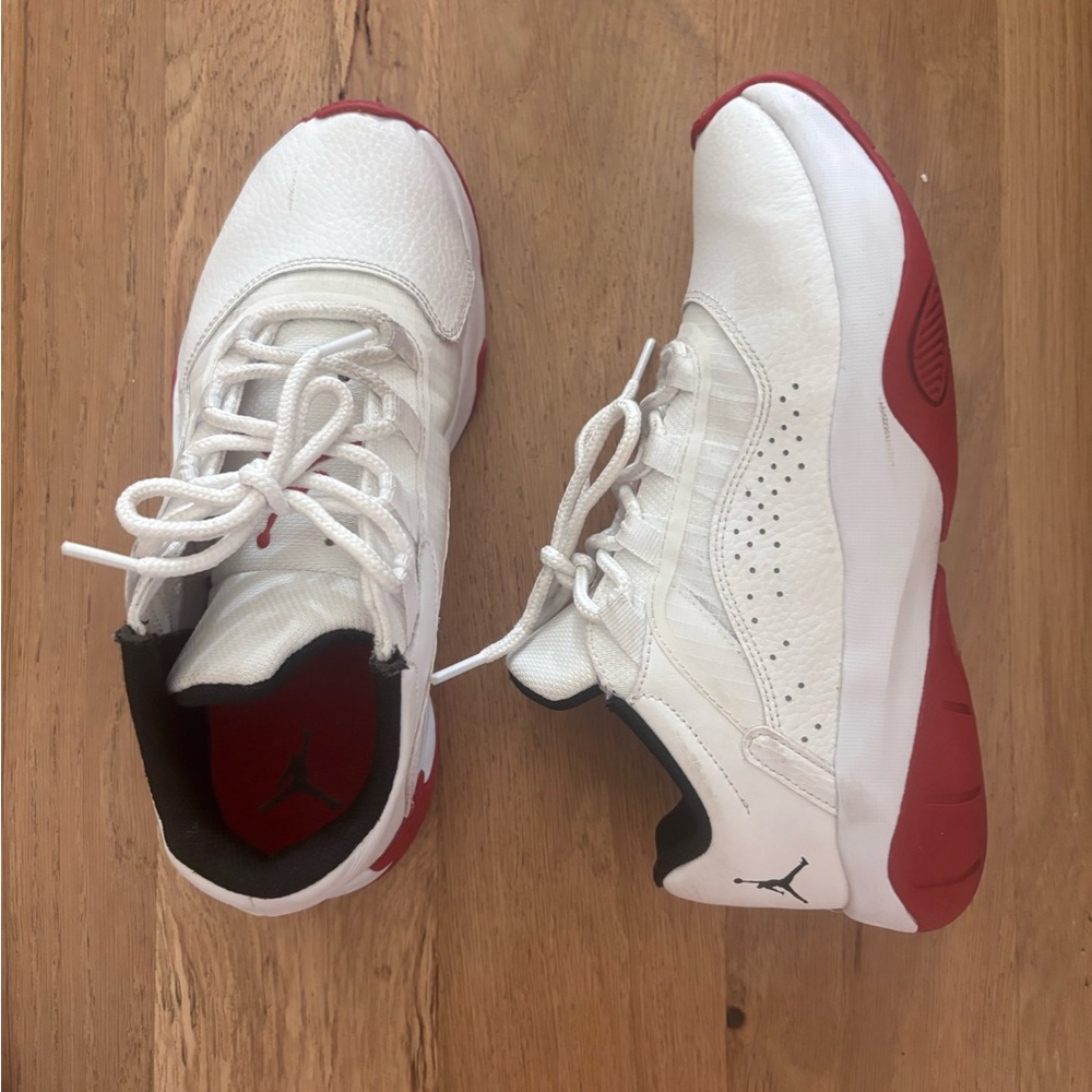 Air Jordan CMFT LOW (GS) Youth 6 WHITE/BLACK-VARSITY RED